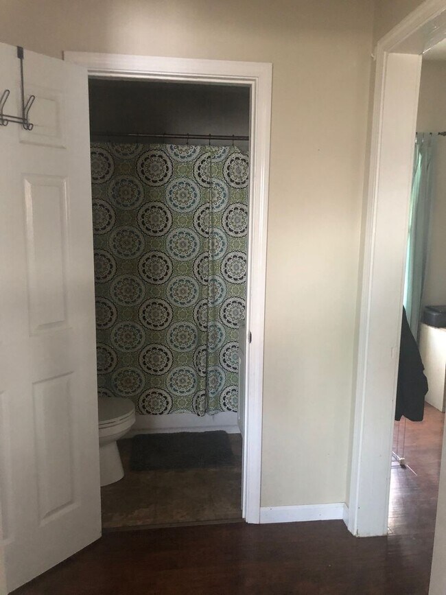 Building Photo - 2 Bedroom with Bonus Room in Basement