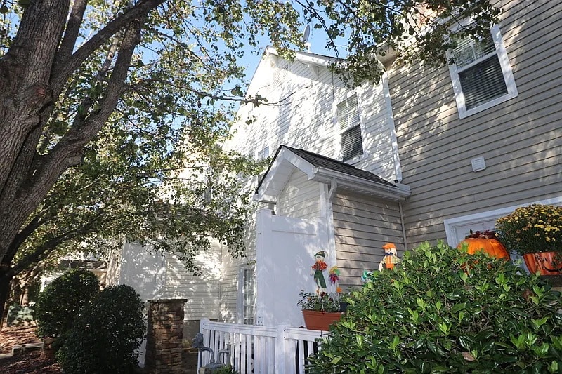 Building Photo - Room in Townhome on McGoogan Ln