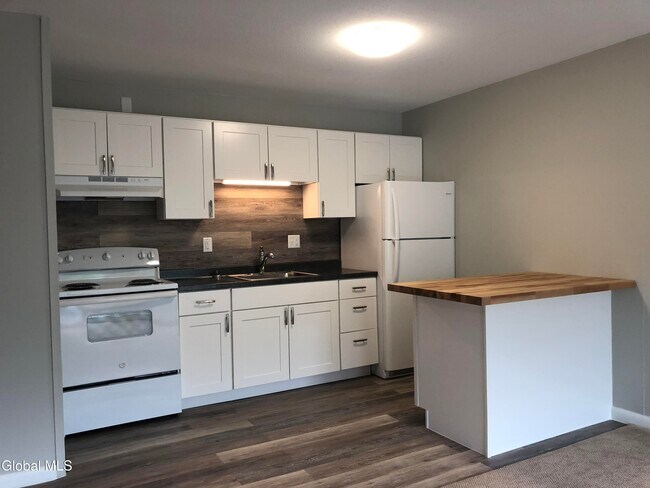 Building Photo - 21 Wells St