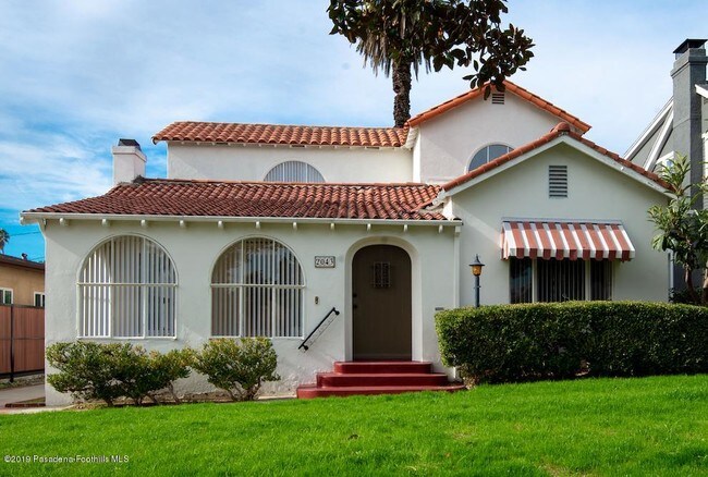 Primary Photo - 2043 N Berendo St