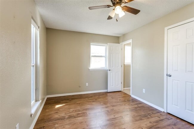 Building Photo - 645 Lloyd Ave