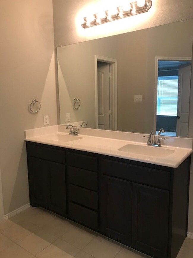 Building Photo - 3/2/2 Heights of Weatherford Estates