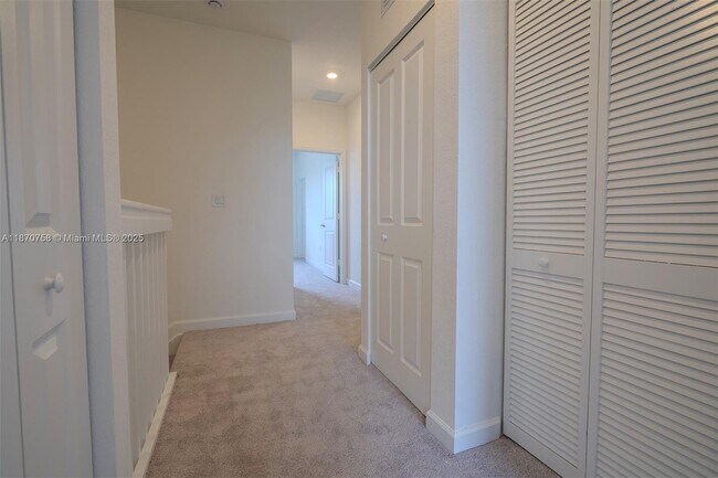 Building Photo - 2796 SE 26th Ave