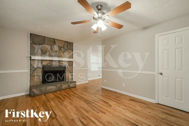 Building Photo - 367 W Paulding Blvd