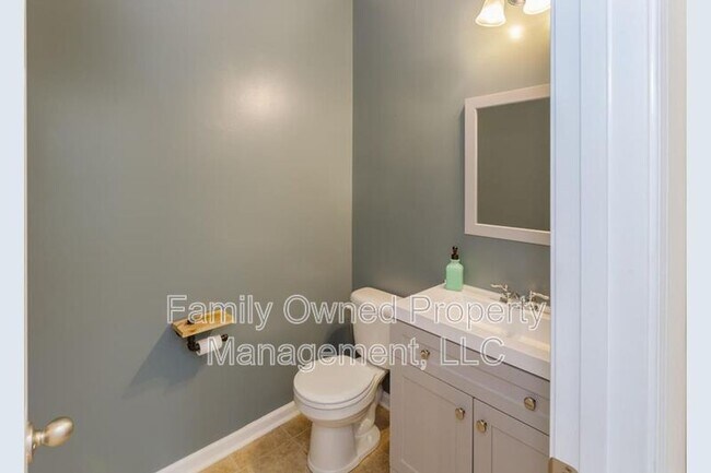 Building Photo - 159 Meadow Wood Rd