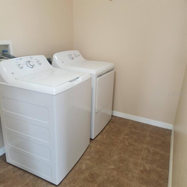 Building Photo - 3048 Chessington Dr