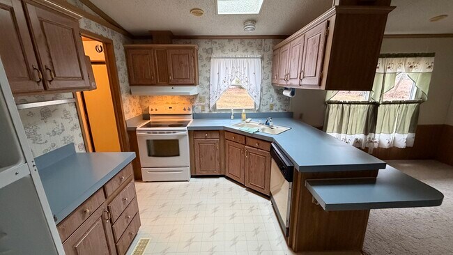 Building Photo - 629 Pine Hill Rd