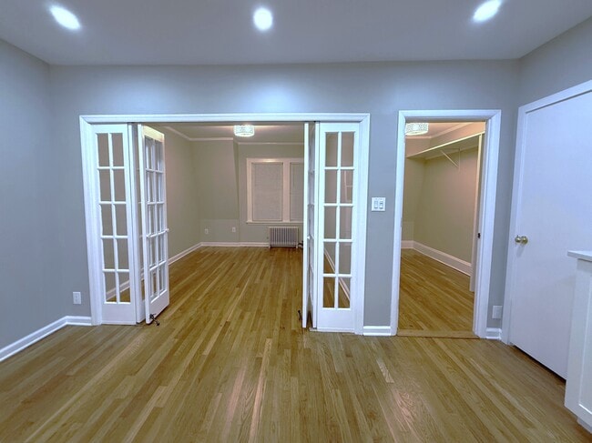 Building Photo - 100-03 Ascan Ave