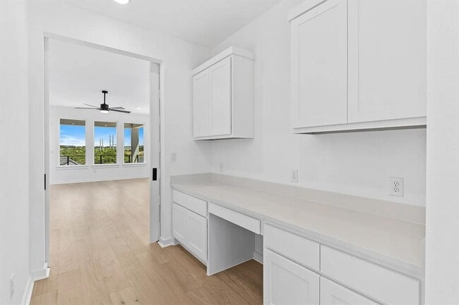 Building Photo - 110 Pennybacker Ln
