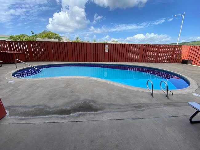 Building Photo - 909 Ala Lilikoi St