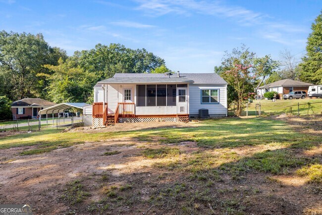 Building Photo - 1801 Crestridge Dr SE