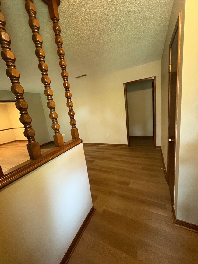 Building Photo - Valley Hills Subdivision - Detached Garage...