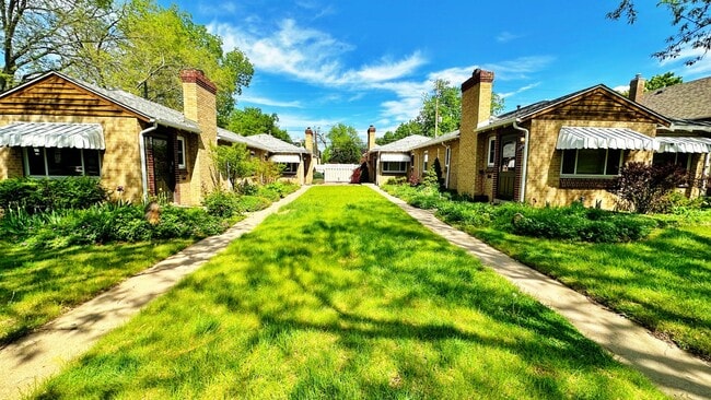 Primary Photo - Lovely Mid Century 2 Bed 1 Bath Courtyard ...