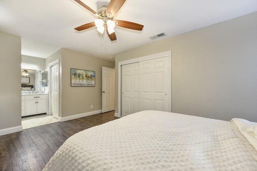 Building Photo - 8313 Crossoak Way