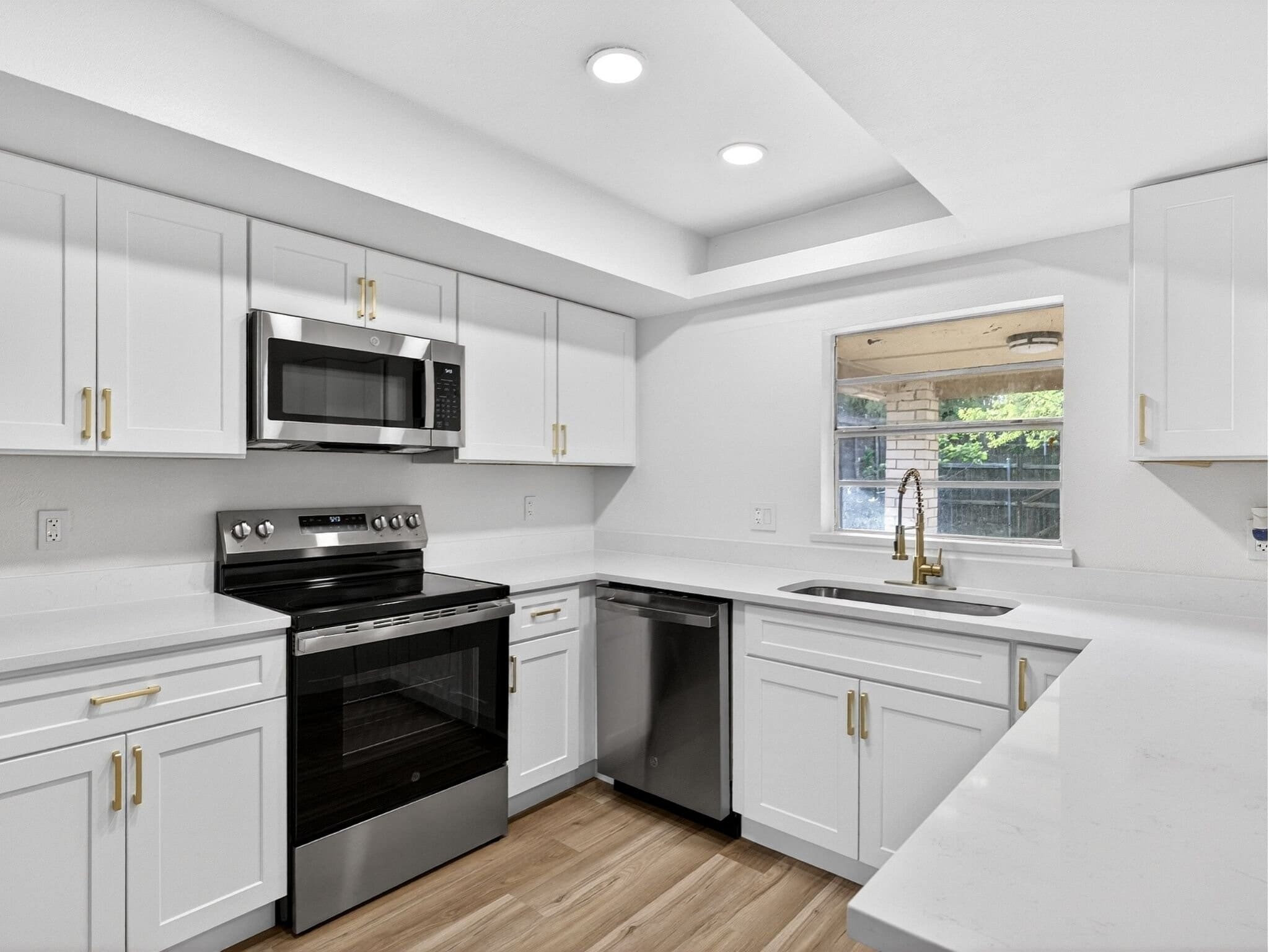 Building Photo - 709 Brookview Dr