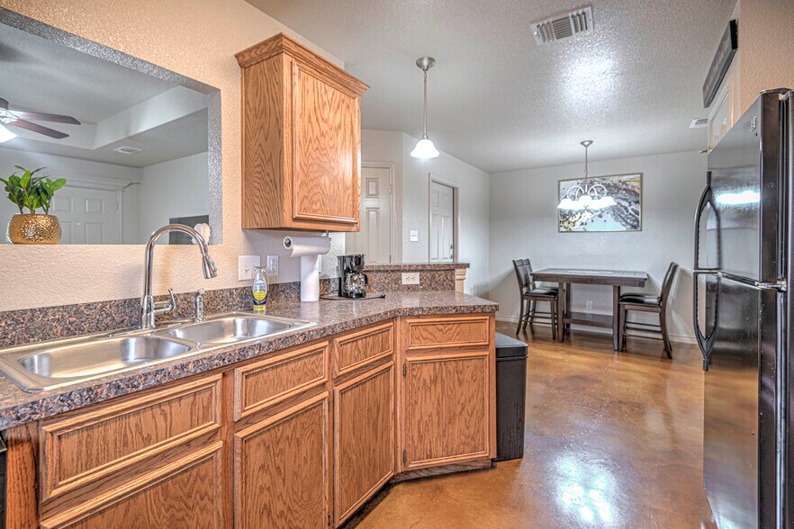 Building Photo - 1607 Powder River Dr APT B