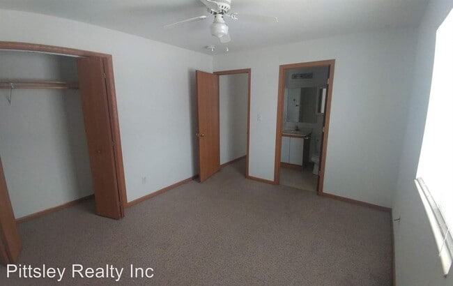 Building Photo - 3 br, 3 bath Apartment - 1107 Regent Drive