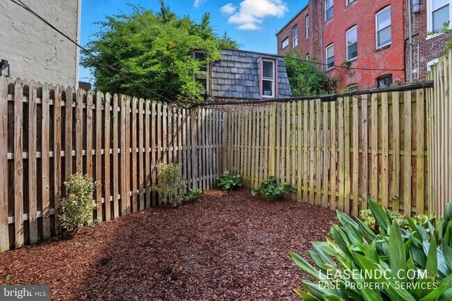 Building Photo - 1507 Vermont Ave NW