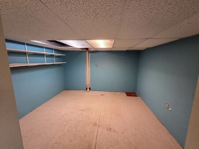 Building Photo - 151 Mahoning Dr