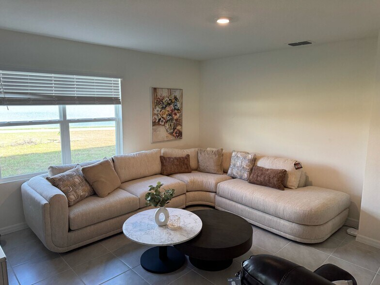 Building Photo - 1341 Daisy Field Dr