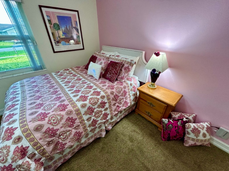 Building Photo - 9512 Saddlebrook Dr