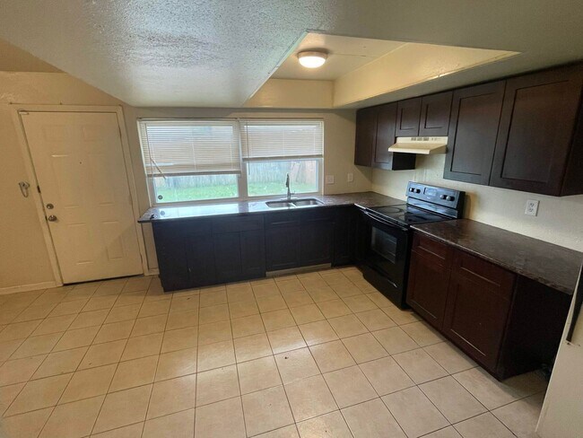 Building Photo - Beautiful 3 Bedroom 2 Bathroom in Plano!