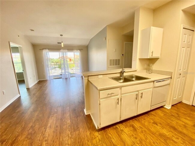 Building Photo - 5467 Vineland Rd