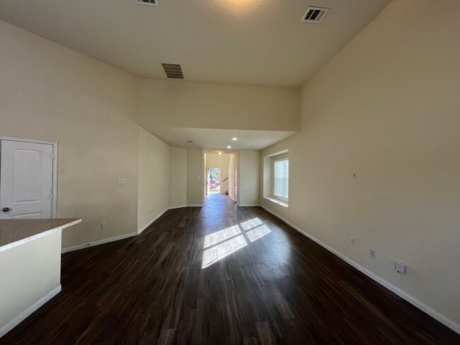 Building Photo - Move-in ready Charming 4-Bed, 2.5-Bath Hom...