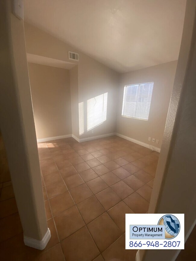 Building Photo - Charming 3-Bedroom, 2-Bathroom Home with E...