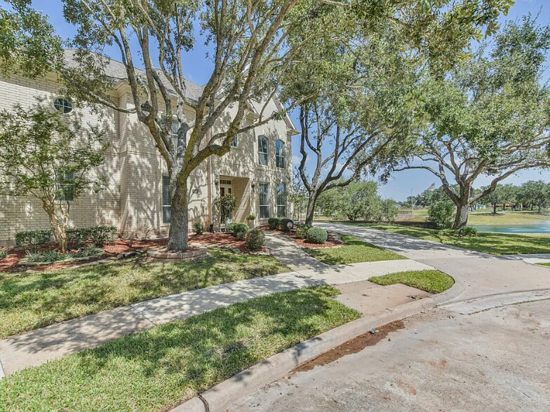 Building Photo - 2502 Bridge Hampton Way