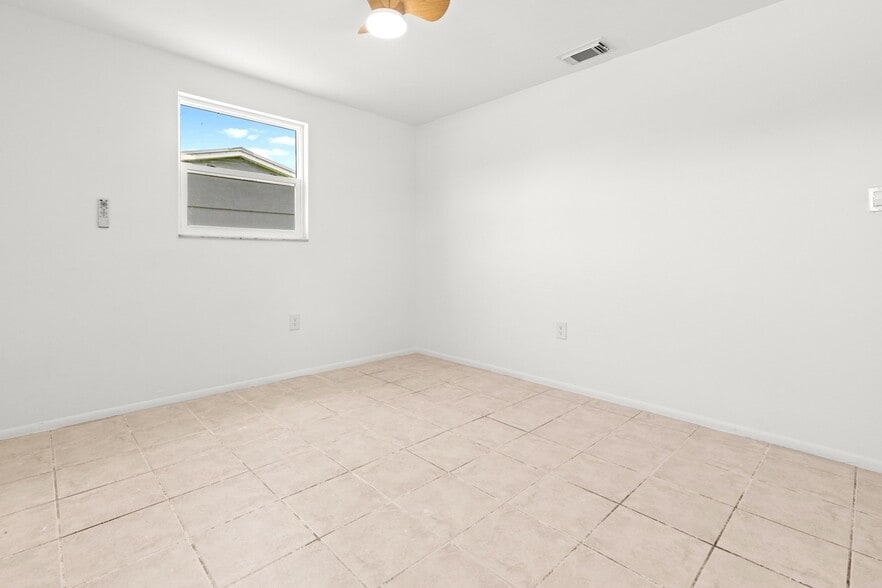 Building Photo - 1057 Tropical Ave NW