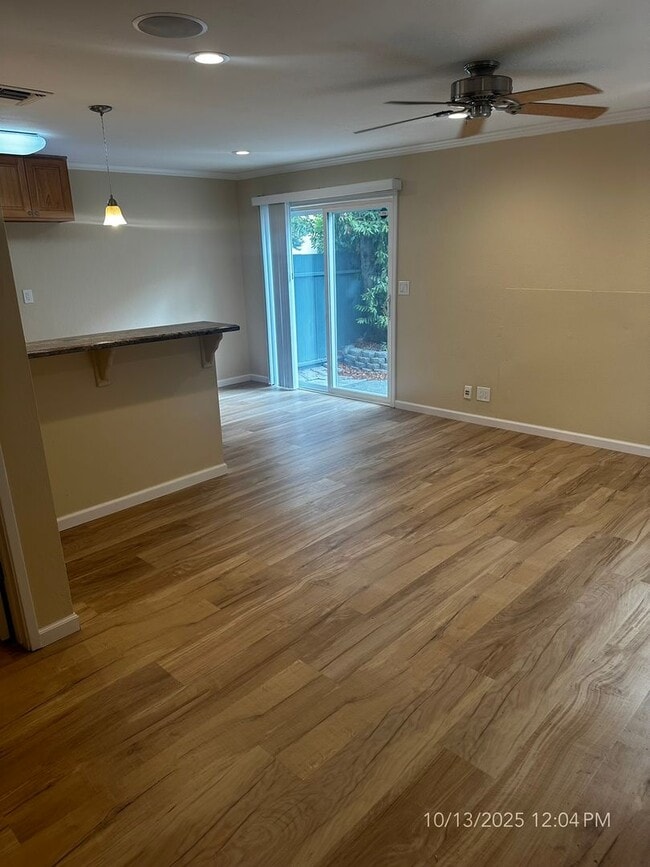 Building Photo - 2 Bedroom Condo