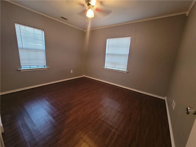 Building Photo - 309 E Fairchild Dr
