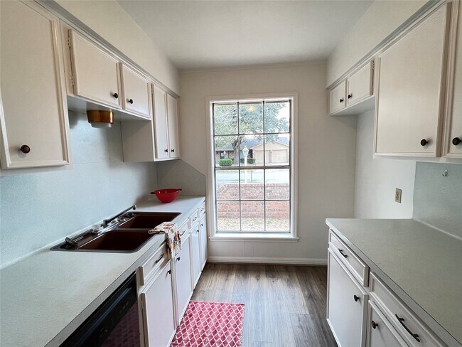 Building Photo - 2232 Ripple Creek Dr