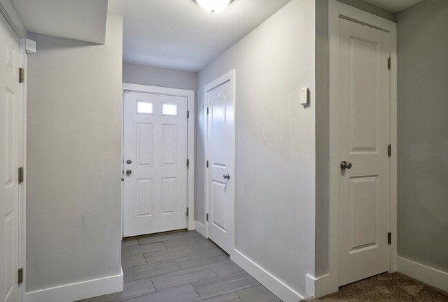 Building Photo - 3 BR/4 BA Townhome - 1720 SF in Vineland - Kings Crossing!