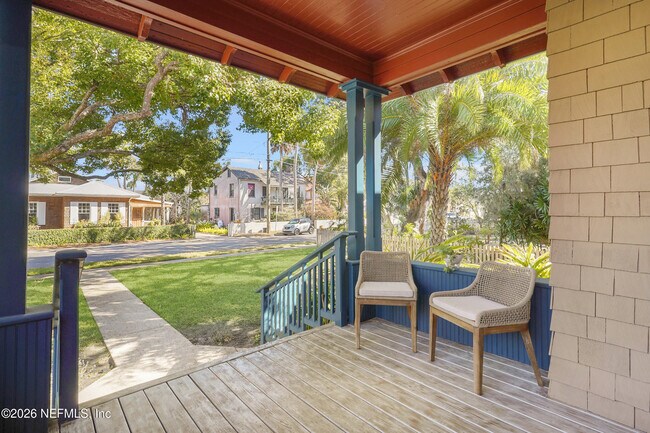 Building Photo - 290 St George St