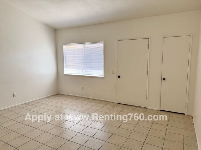 Building Photo - Spacious 2 Bed 1 Bath Home With Indoor Lau...