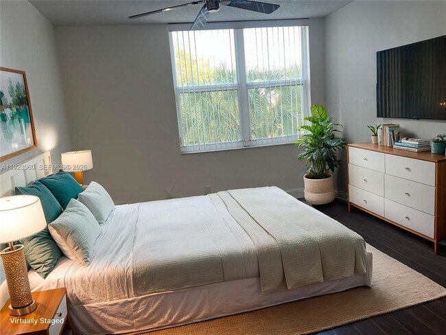 Building Photo - 9441 Evergreen Pl