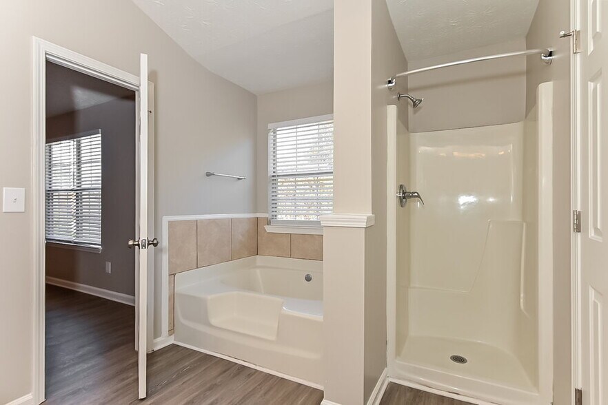 Building Photo - 1438 Pebble Ridge Ln