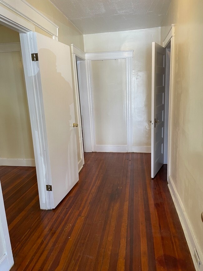 Front Hall - 581 Beechwood Ave