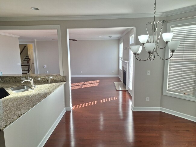 Building Photo - MARCH MOVE IN SPECIAL - $300 off FIRST FUL...