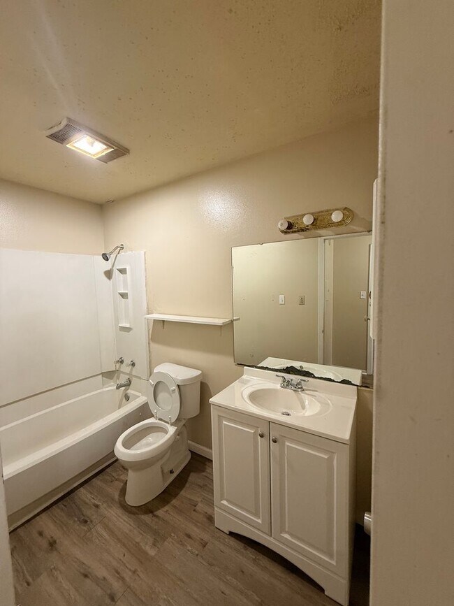 Building Photo - 106 Vieux Orleans Cir