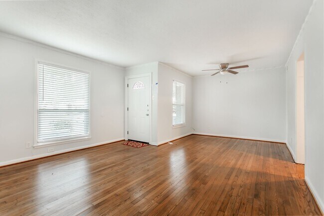 Building Photo - Updated 3 Bedroom, 1 Bath Home in Casa View