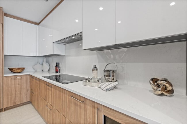 Building Photo - 153 N Seabreeze Blvd