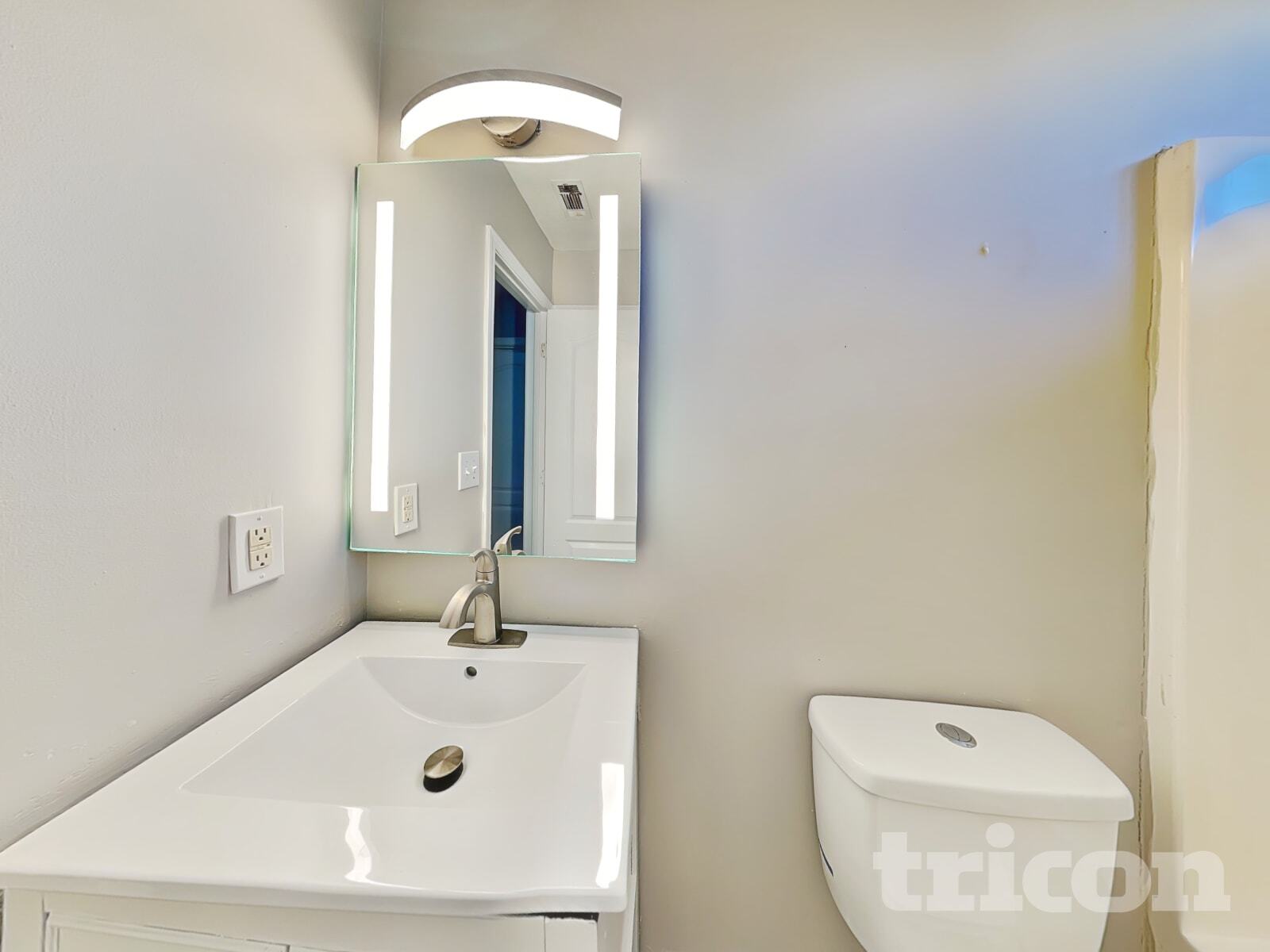 Building Photo - 160 Wisteria Way