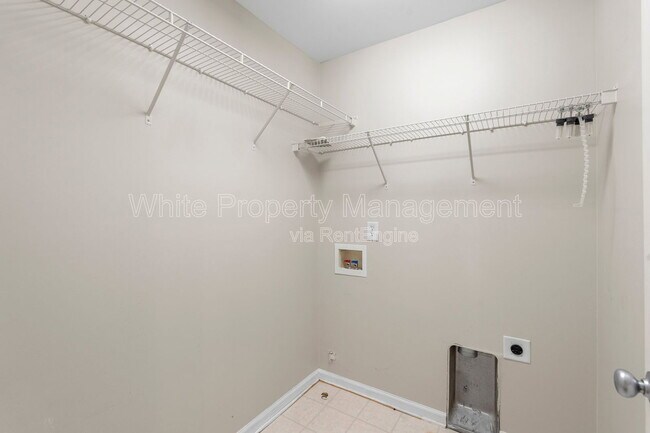 Building Photo - 1141 Hammond Dr