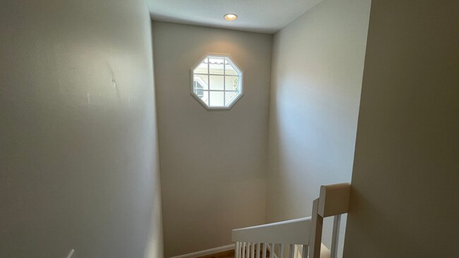 Building Photo - Furnished Short Term Rental