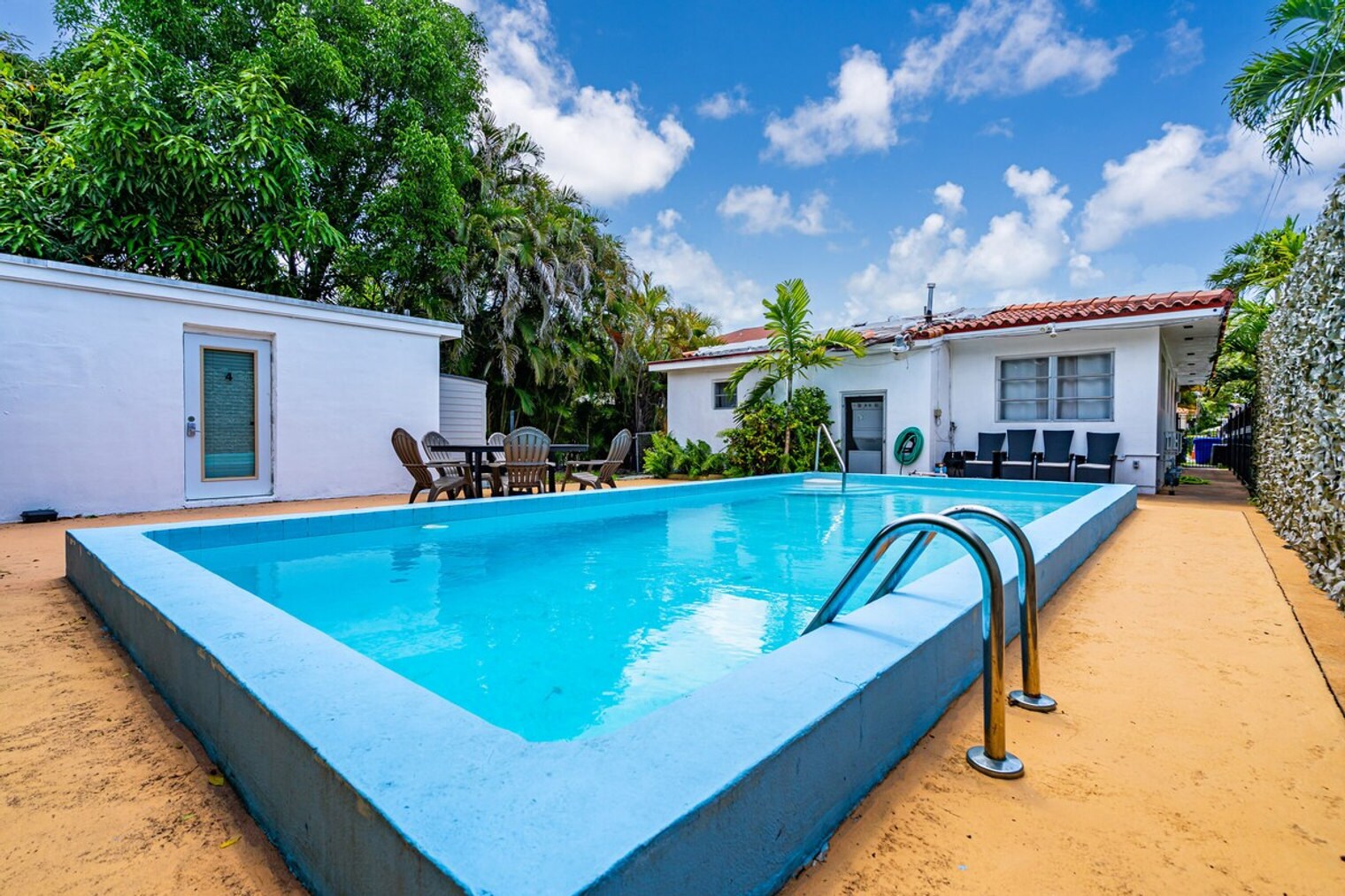 Building Photo - 975-977-977 SW 10th St