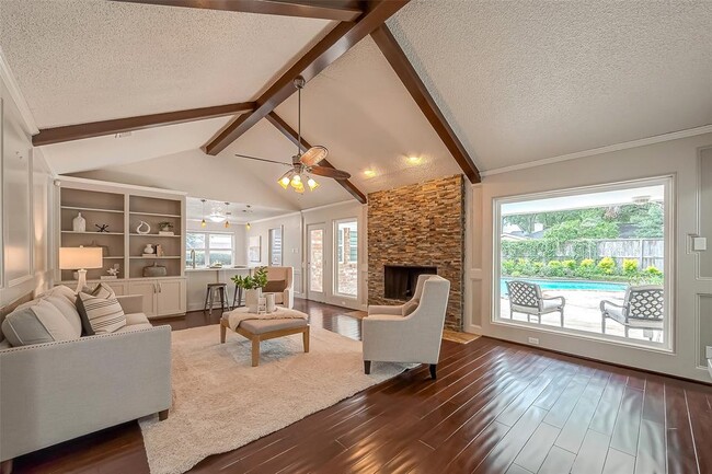 Building Photo - 10118 Briar Forest Dr
