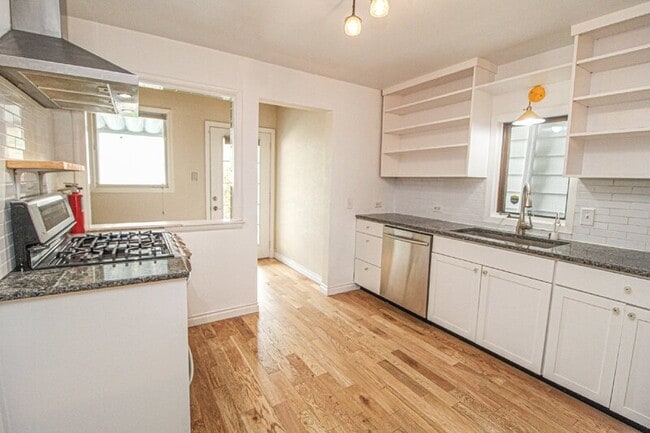 Building Photo - 1421 Grand Ave